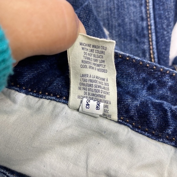 American Eagle Raw Hem Distressed Shorts Size 4 6" Inseam - Picture 8 of 8